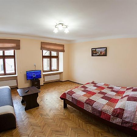 Квартира В Центрі На Вулиці Вірменській 12 Є Дві Спальні Двуспальні Ліжка Lviv Luaran gambar