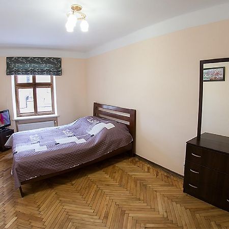 Квартира В Центрі На Вулиці Вірменській 12 Є Дві Спальні Двуспальні Ліжка Lviv Luaran gambar