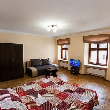 Квартира В Центрі На Вулиці Вірменській 12 Є Дві Спальні Двуспальні Ліжка Lviv Luaran gambar